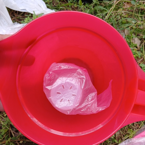 Tupperware pitcher - Picture 3 of 4